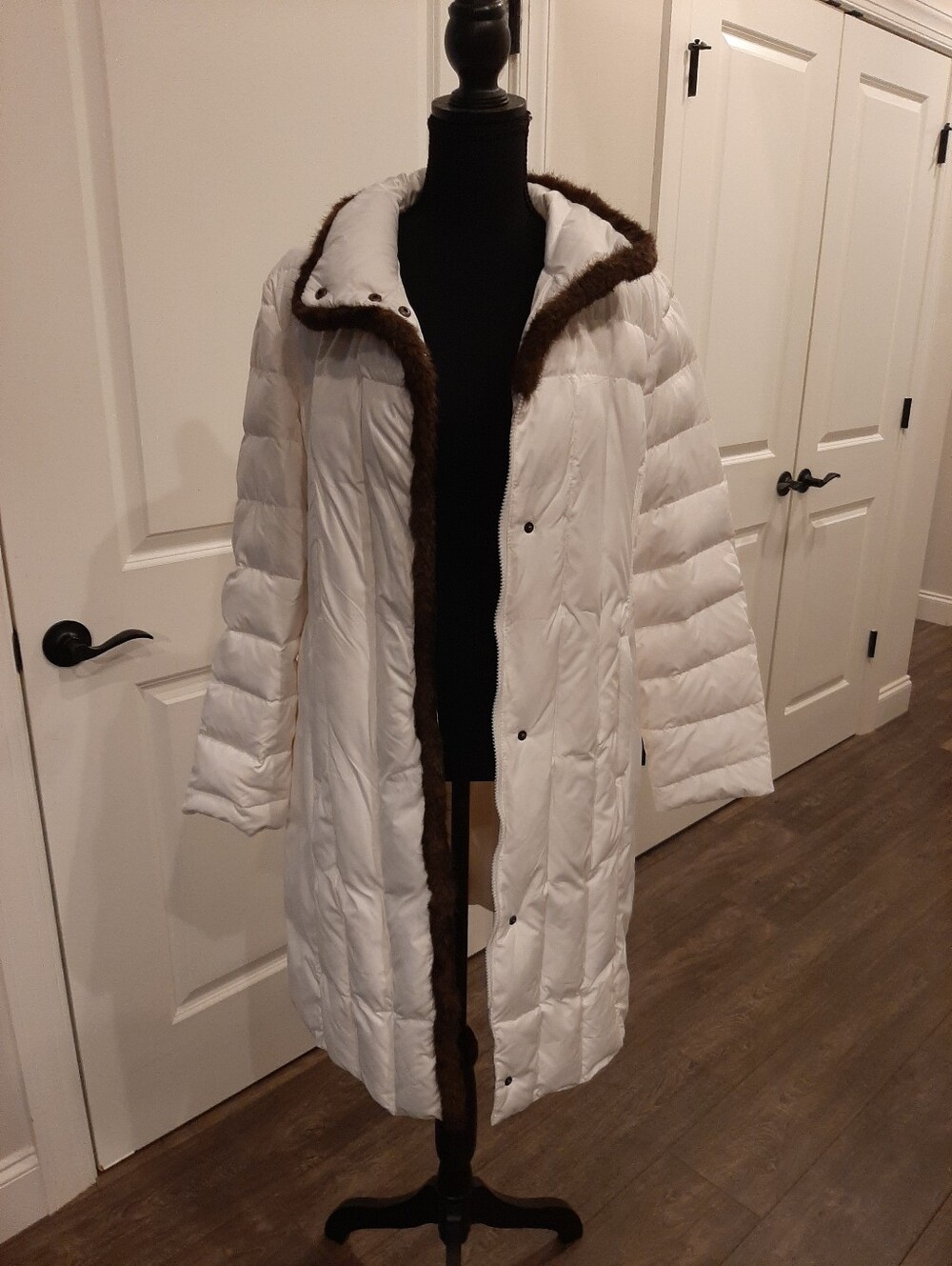 Liz Claiborne New York M Long Down Puffer Coat Faux Fur Trim Ivory White